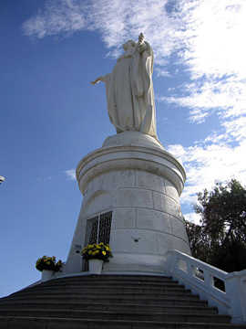 Santiago virgen statue