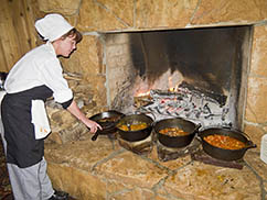 Der Valley chef cooking in fireplace