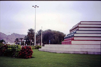 Oman-Nizwa-Book-Roundabout2.jpg
