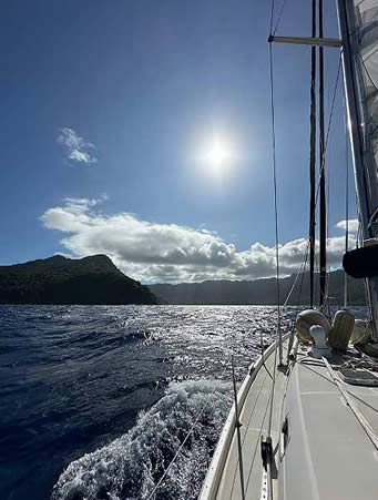 ureparapara-sailing-into-inlet