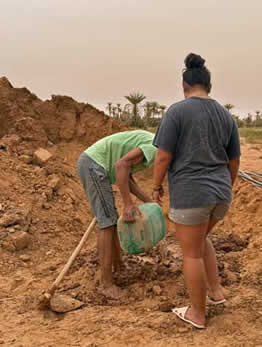 mixing-mud-for-bricks